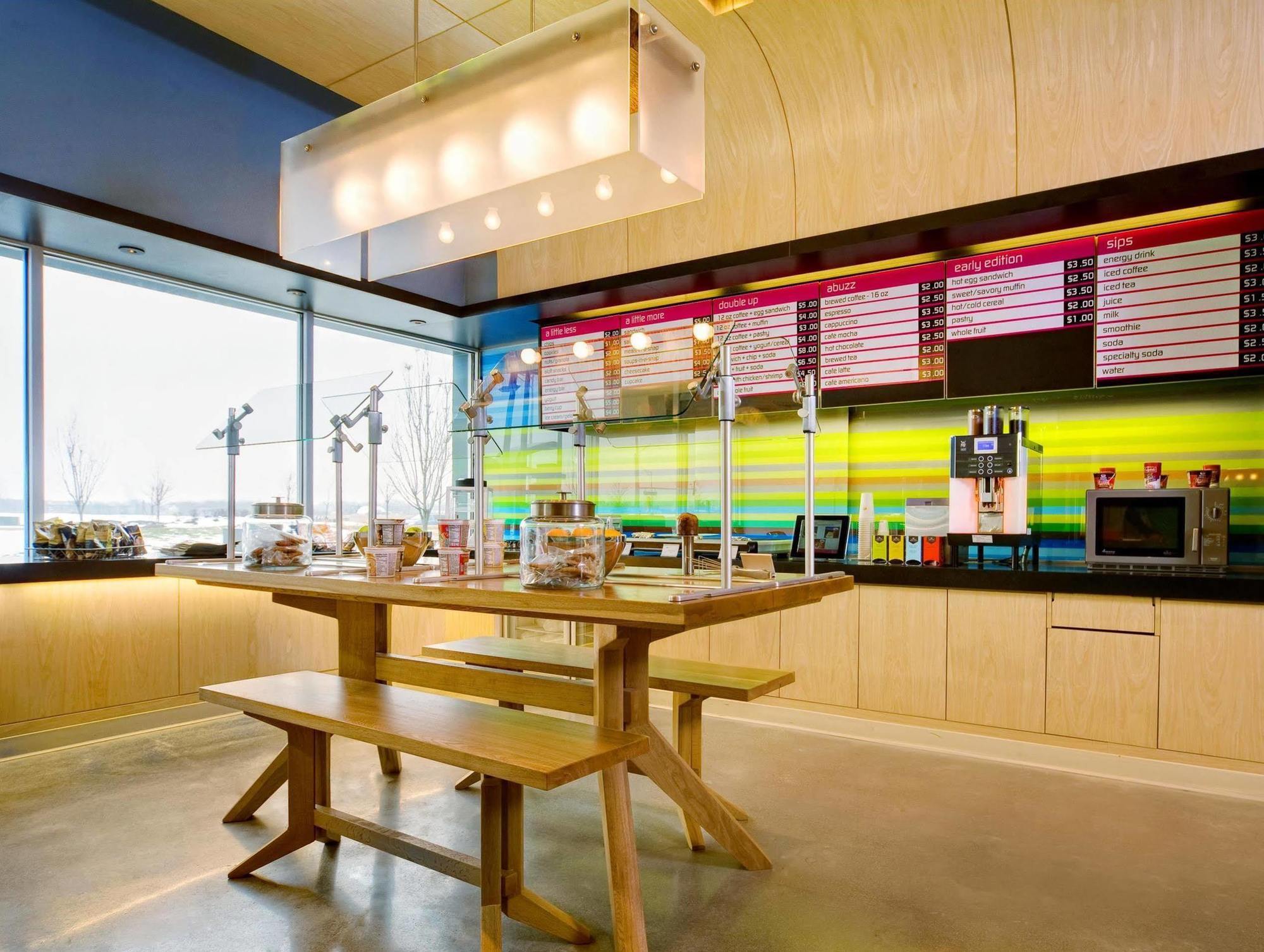 Aloft Hotel 3*